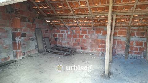 Moradia para Reconstrução | Serra das Alhadas