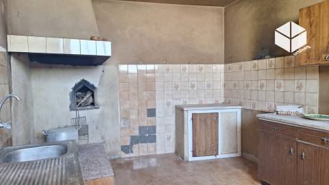 A CASA Nº 28 DA RUA DO BARRO  VALADA – GESTEIRA - SOURE