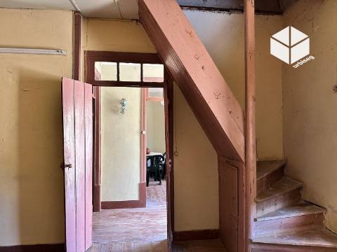 A CASA Nº 28 DA RUA DO BARRO  VALADA – GESTEIRA - SOURE