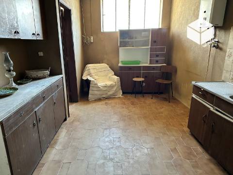 A CASA Nº 28 DA RUA DO BARRO  VALADA – GESTEIRA - SOURE