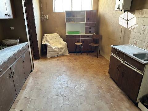 A CASA Nº 28 DA RUA DO BARRO  VALADA – GESTEIRA - SOURE