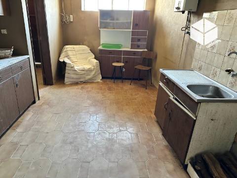 A CASA Nº 28 DA RUA DO BARRO  VALADA – GESTEIRA - SOURE