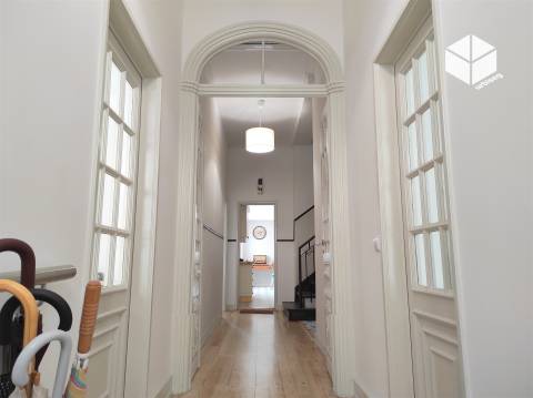 MORADIA DE TRAÇA ANTIGA NO BAIRRO NOVO – FIGUEIRA DA FOZ