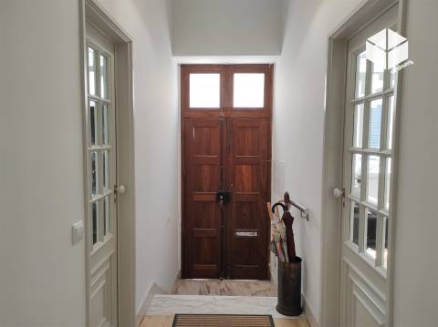 MORADIA DE TRAÇA ANTIGA NO BAIRRO NOVO – FIGUEIRA DA FOZ