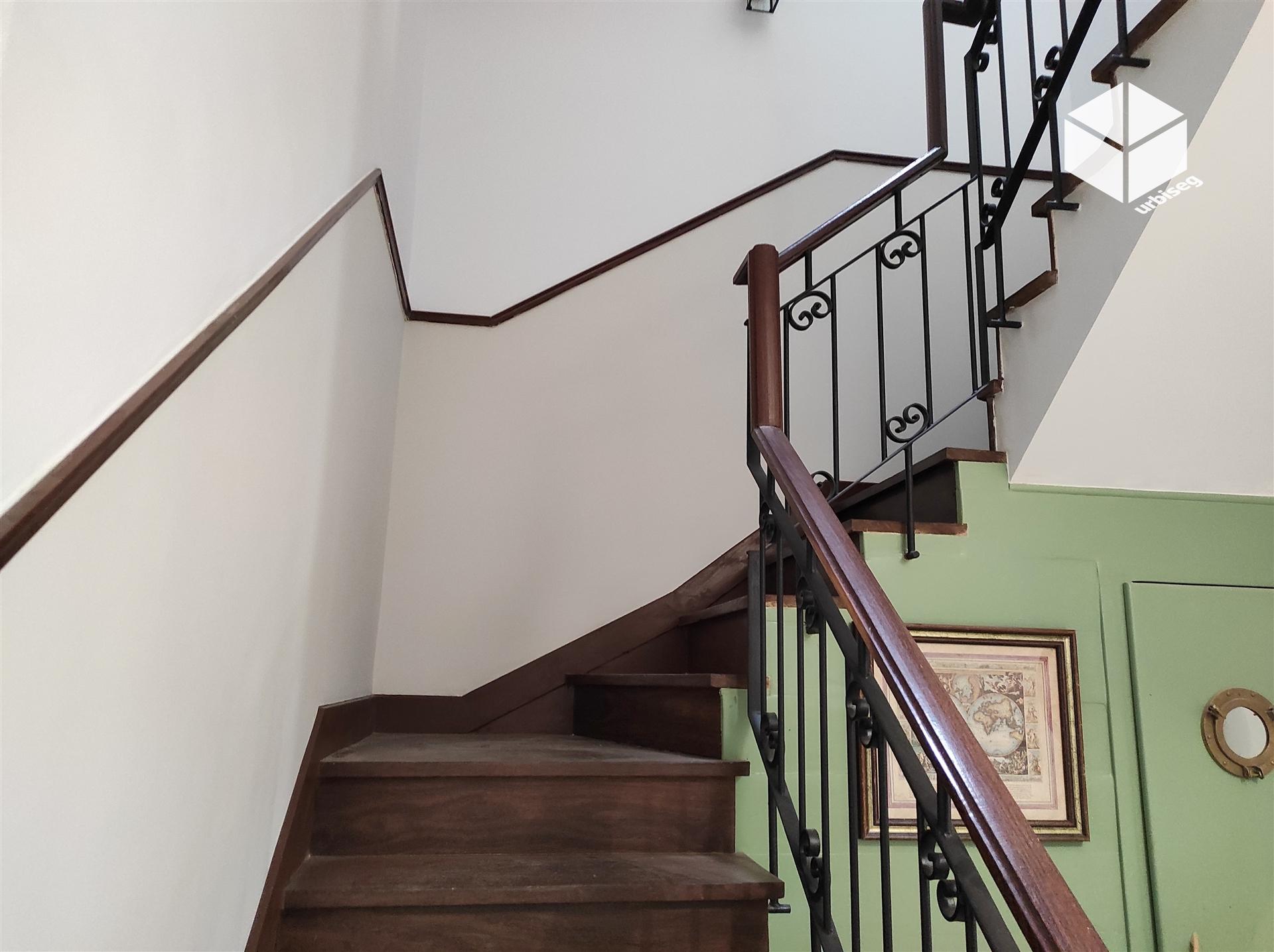 MORADIA DE TRAÇA ANTIGA NO BAIRRO NOVO – FIGUEIRA DA FOZ