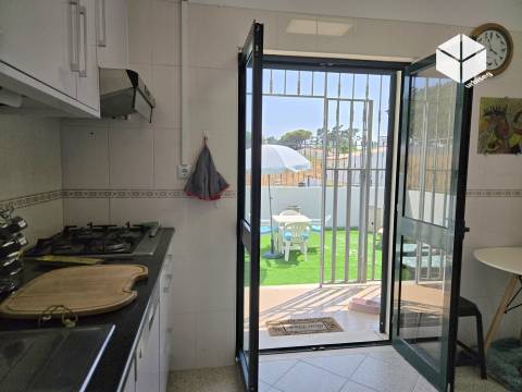 MORADIA COM PISCINA NA DESLUMBRANTE PRAIA DE QUIAIOS