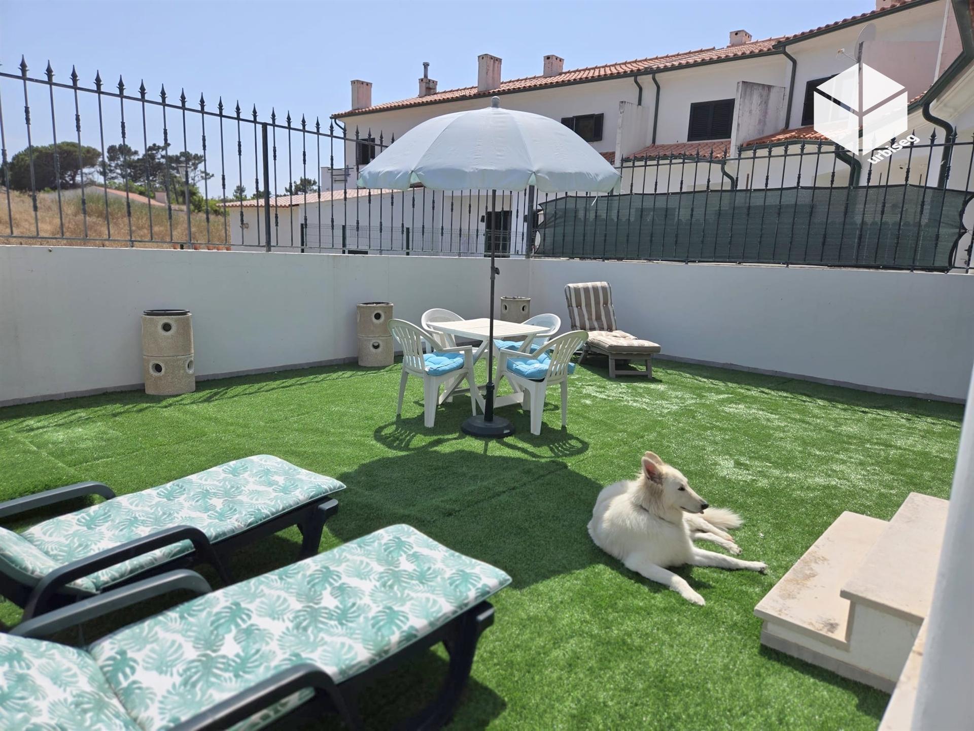 MORADIA COM PISCINA NA DESLUMBRANTE PRAIA DE QUIAIOS