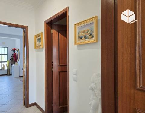 MORADIA COM PISCINA NA DESLUMBRANTE PRAIA DE QUIAIOS