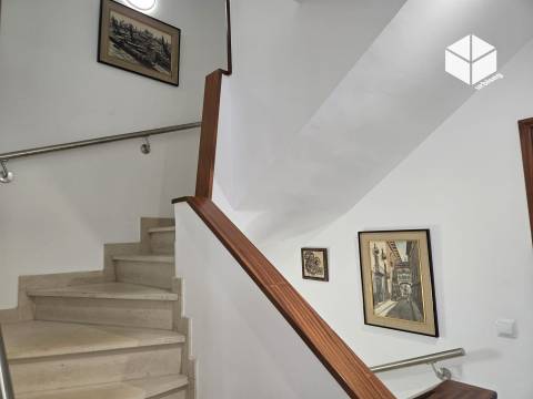 MORADIA COM PISCINA NA DESLUMBRANTE PRAIA DE QUIAIOS