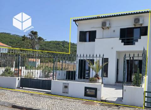 MORADIA COM PISCINA NA DESLUMBRANTE PRAIA DE QUIAIOS