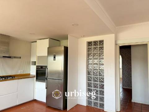 APARTAMENTO T4 COM GARAGEM DUPLA E ARRUMO – TAVAREDE, FIGUEIRA DA FOZ