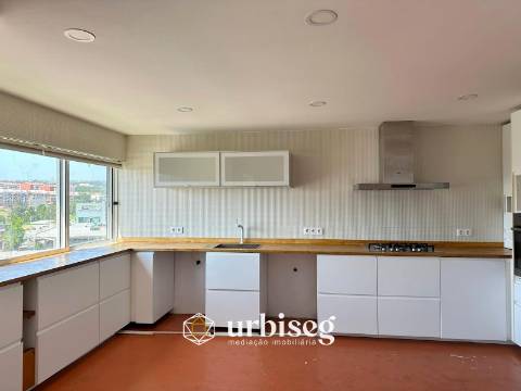 APARTAMENTO T4 COM GARAGEM DUPLA E ARRUMO – TAVAREDE, FIGUEIRA DA FOZ