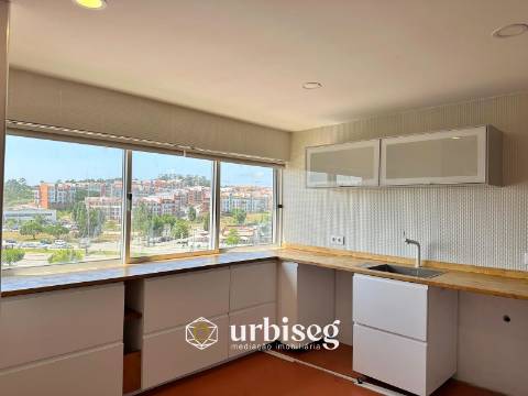 APARTAMENTO T4 COM GARAGEM DUPLA E ARRUMO – TAVAREDE, FIGUEIRA DA FOZ