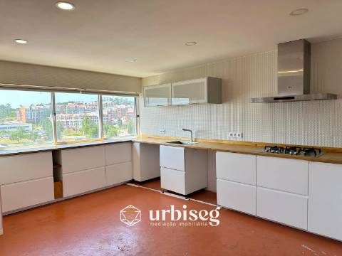 APARTAMENTO T4 COM GARAGEM DUPLA E ARRUMO – TAVAREDE, FIGUEIRA DA FOZ