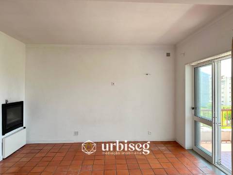 APARTAMENTO T4 COM GARAGEM DUPLA E ARRUMO – TAVAREDE, FIGUEIRA DA FOZ