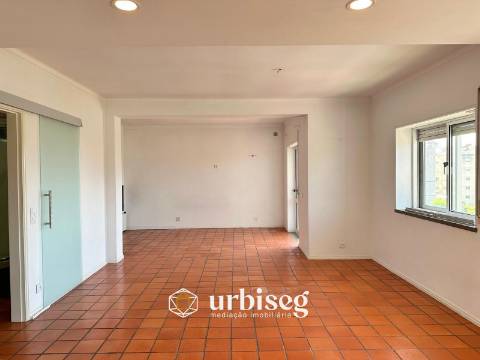 APARTAMENTO T4 COM GARAGEM DUPLA E ARRUMO – TAVAREDE, FIGUEIRA DA FOZ