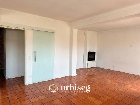 APARTAMENTO T4 COM GARAGEM DUPLA E ARRUMO – TAVAREDE, FIGUEIRA DA FOZ