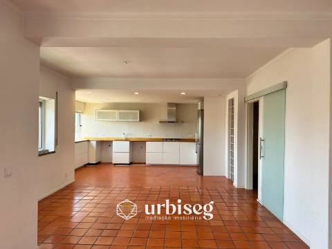 APARTAMENTO T4 COM GARAGEM DUPLA E ARRUMO – TAVAREDE, FIGUEIRA DA FOZ