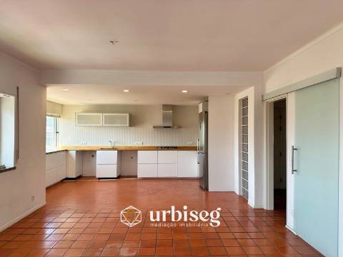 APARTAMENTO T4 COM GARAGEM DUPLA E ARRUMO – TAVAREDE, FIGUEIRA DA FOZ