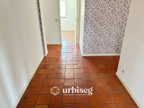 APARTAMENTO T4 COM GARAGEM DUPLA E ARRUMO – TAVAREDE, FIGUEIRA DA FOZ