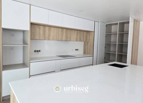 VIVA COM CONFORTO, LUZ E TRANQUILIDADE — MORADIA TÉRREA NOVA EM OUTEIRO DA RANHA, POMBAL