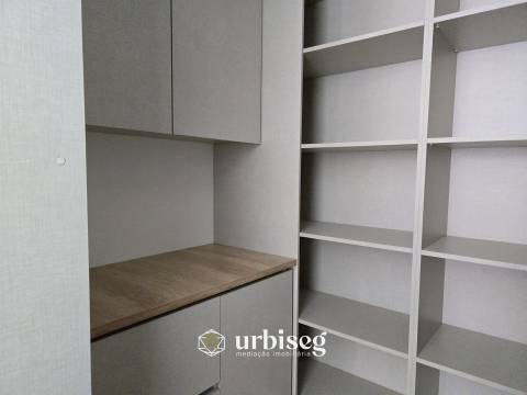 VIVA COM CONFORTO, LUZ E TRANQUILIDADE — MORADIA TÉRREA NOVA EM OUTEIRO DA RANHA, POMBAL