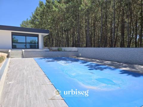 VIVA COM CONFORTO, LUZ E TRANQUILIDADE — MORADIA TÉRREA NOVA EM OUTEIRO DA RANHA, POMBAL