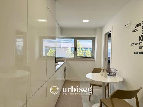 EXPERIÊNCIA DE CONFORTO E ELEGÂNCIA A 20 METROS DA MARGINAL DE BUARCOS