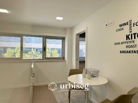 EXPERIÊNCIA DE CONFORTO E ELEGÂNCIA A 20 METROS DA MARGINAL DE BUARCOS