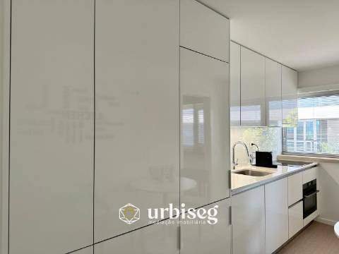 EXPERIÊNCIA DE CONFORTO E ELEGÂNCIA A 20 METROS DA MARGINAL DE BUARCOS