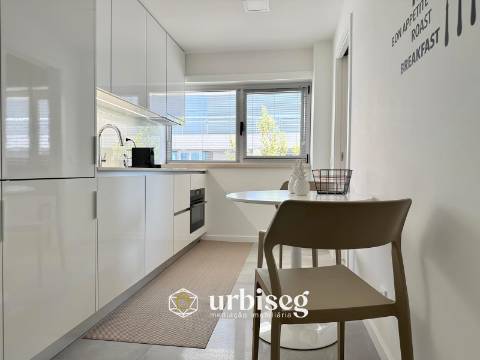 EXPERIÊNCIA DE CONFORTO E ELEGÂNCIA A 20 METROS DA MARGINAL DE BUARCOS