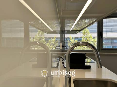 EXPERIÊNCIA DE CONFORTO E ELEGÂNCIA A 20 METROS DA MARGINAL DE BUARCOS