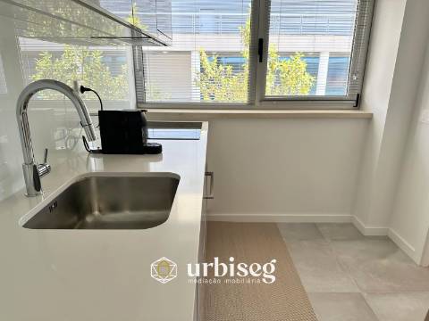 EXPERIÊNCIA DE CONFORTO E ELEGÂNCIA A 20 METROS DA MARGINAL DE BUARCOS