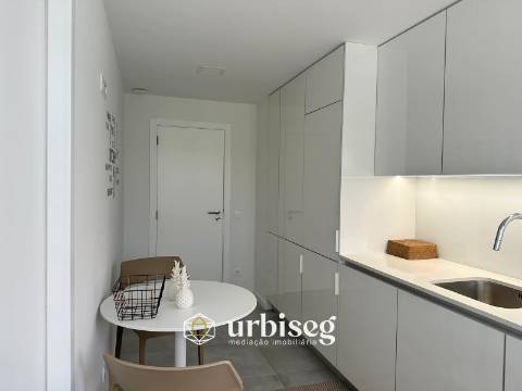 EXPERIÊNCIA DE CONFORTO E ELEGÂNCIA A 20 METROS DA MARGINAL DE BUARCOS