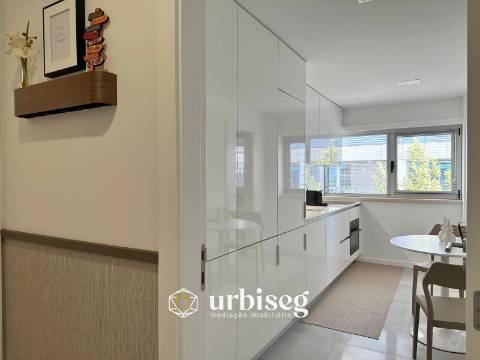 EXPERIÊNCIA DE CONFORTO E ELEGÂNCIA A 20 METROS DA MARGINAL DE BUARCOS