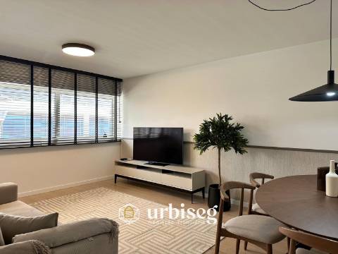 EXPERIÊNCIA DE CONFORTO E ELEGÂNCIA A 20 METROS DA MARGINAL DE BUARCOS