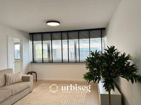 EXPERIÊNCIA DE CONFORTO E ELEGÂNCIA A 20 METROS DA MARGINAL DE BUARCOS