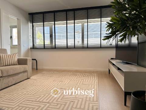 EXPERIÊNCIA DE CONFORTO E ELEGÂNCIA A 20 METROS DA MARGINAL DE BUARCOS