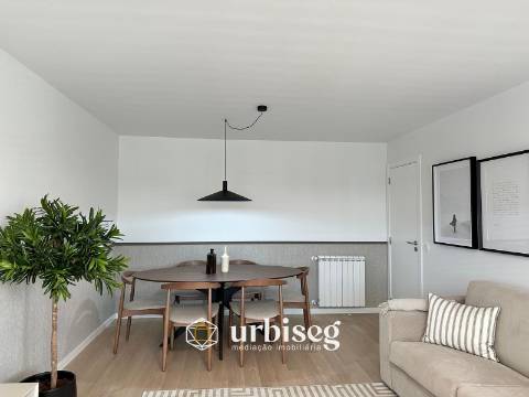 EXPERIÊNCIA DE CONFORTO E ELEGÂNCIA A 20 METROS DA MARGINAL DE BUARCOS