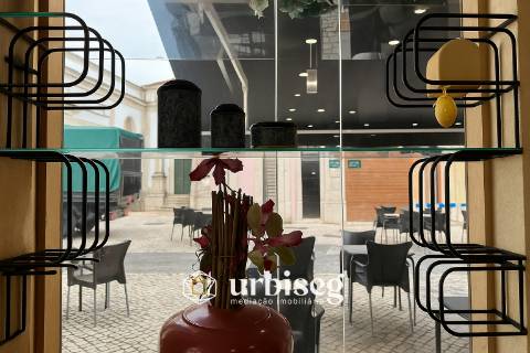 UM(A) IMPÉRIO DE HISTÓRIAS PARA TRESPASSE