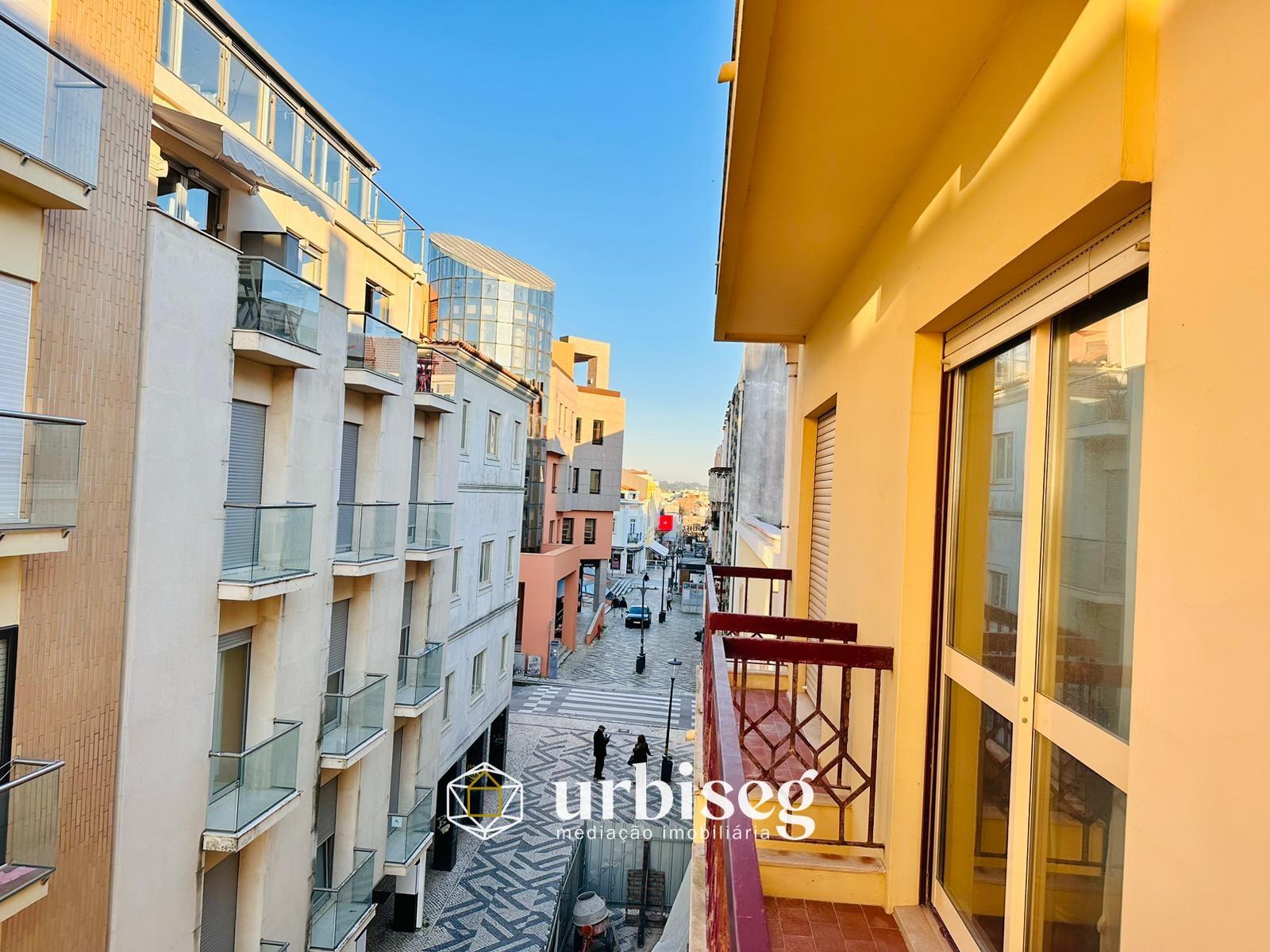 VIVA COM VISTA, SINTA A PRAIA – T1 DUPLEX NA ZONA MAIS NOBRE DA FIGUEIRA