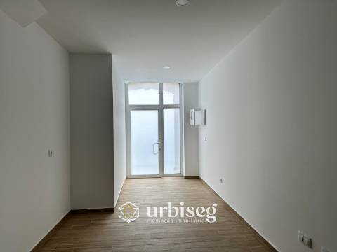 ARRENDA-SE T1 COM 78 M² NA RUA DAS ROSAS – BAIXA DA CIDADE, FIGUEIRA DA FOZ