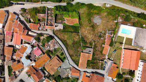 Propriedade com 757 m² para Reconversão entre Campo e Mar – Próximo da Figueira da Foz