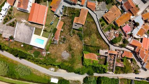 Propriedade com 757 m² para Reconversão entre Campo e Mar – Próximo da Figueira da Foz