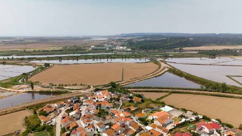 Propriedade com 757 m² para Reconversão entre Campo e Mar – Próximo da Figueira da Foz