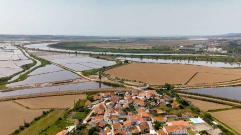 Propriedade com 757 m² para Reconversão entre Campo e Mar – Próximo da Figueira da Foz