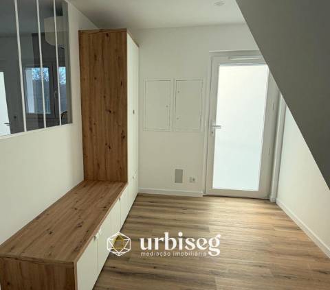 5 quartos | 2 pisos | Jardim e terraço | Escritório independente | Garagem