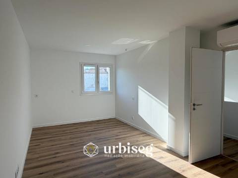 5 quartos | 2 pisos | Jardim e terraço | Escritório independente | Garagem