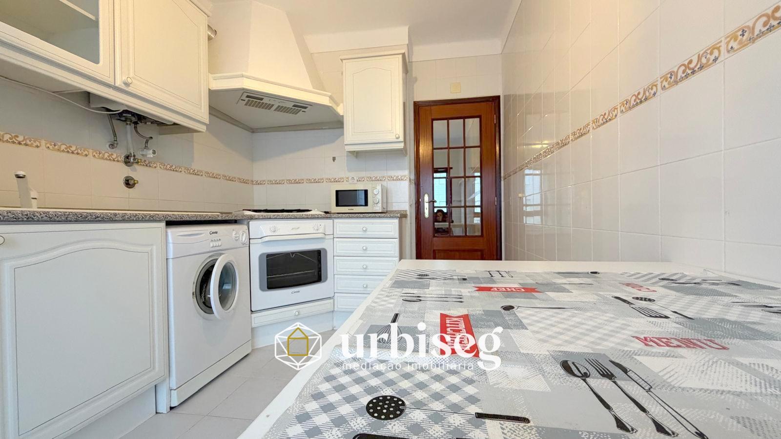 ARRENDA-SE T1K – ABADIAS | FIADOR E COMPROVATIVOS OBRIGATÓRIOS