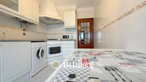 ARRENDA-SE T1K – ABADIAS | FIADOR E COMPROVATIVOS OBRIGATÓRIOS